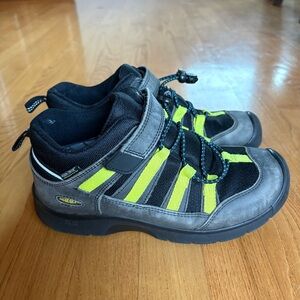 Keen Hikeport 2 Hiking Boots Black Primrose Low WP Gray Yellow Boys Youth Kids 5